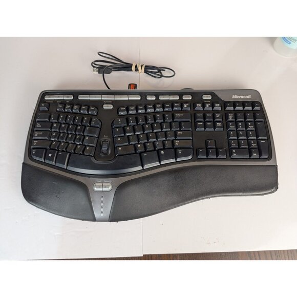 Microsoft Natural Ergonomic Keyboard 4000 USB Wired - Cleaned - Picture 1 of 6